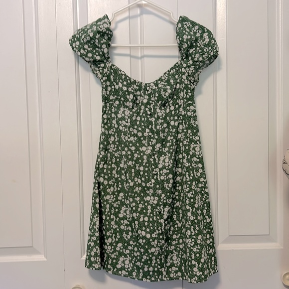 Green Princess Sleeve & Buttons Summer Dress - Picture 2 of 4
